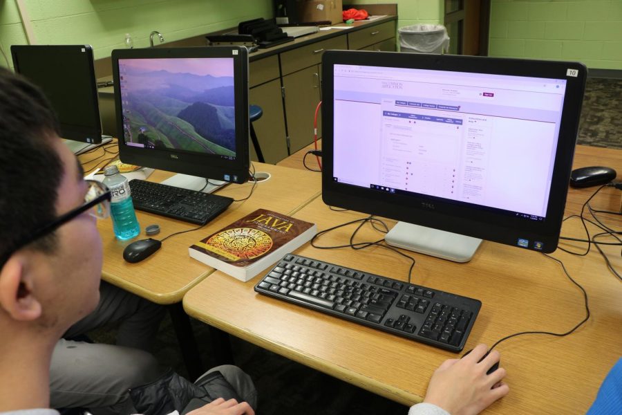 Senior Andrew Song works on his college applications